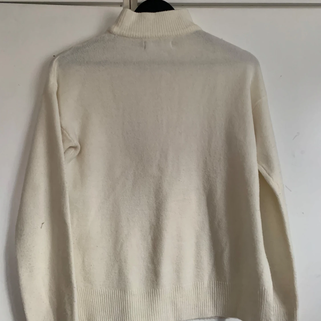 Vit stickad polotröja💗 - 1