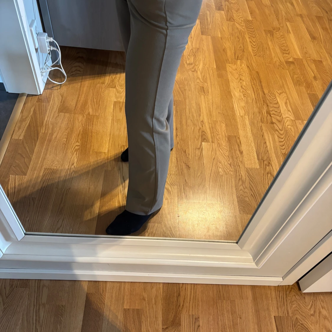 Beiga kostymbyxor med normal passform - 1