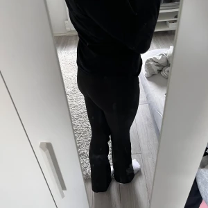 Yoga pants - Yoga pants / kostymbyxor från Bikbok i storlek 36
