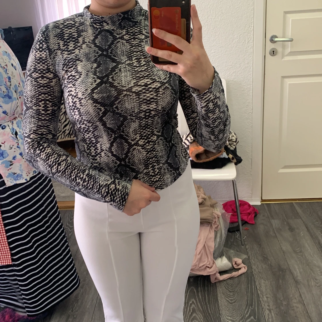 Ormskinnsmönstrad långärmad topp från SHEIN