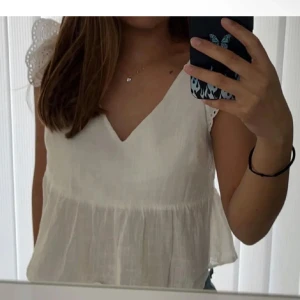 vit topp  - använd en gång inga defekter! från shein 
