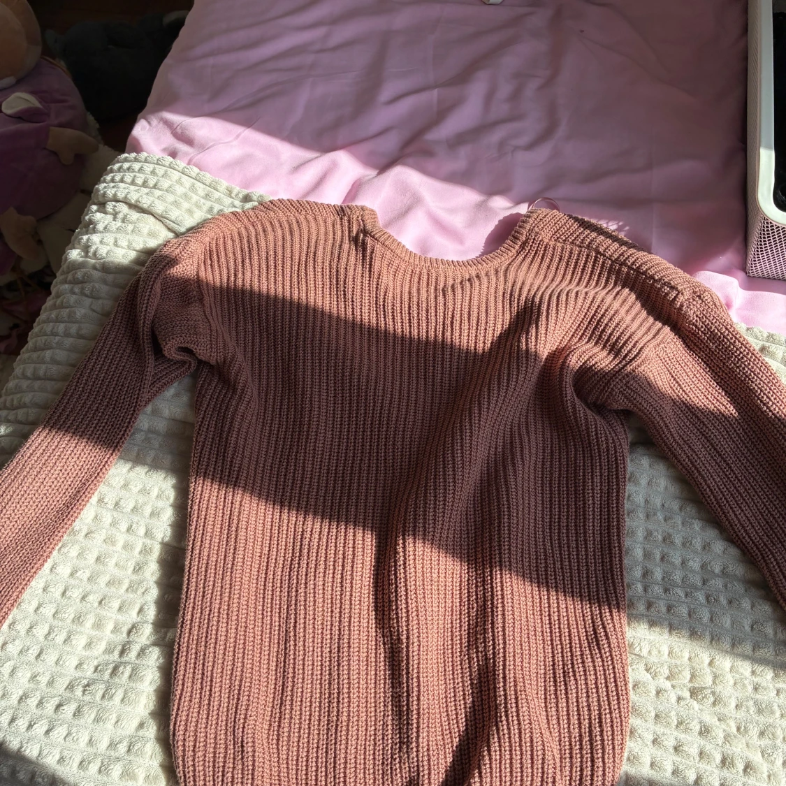 Rosa stickad tröja från NA-KD