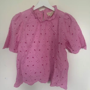 Rosa blus  - Rosa blus från Lindex i XS, som ny 