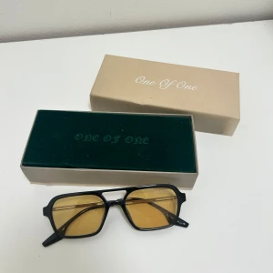 One of One solglasögon - Tjena! Säljer mina One of one glasögon som jag använt 1-2 gånger endast. I ny skick. 