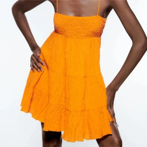 Zara klänning - Helt ny zara klänning. Aldrig använd❤️Storlek xs!