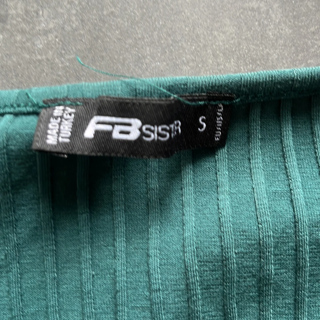 Ribbad grön croppad tröja FBsister - 2