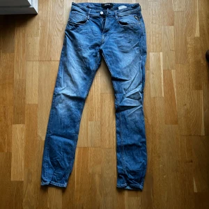 Replay jeans straight fit - Ett par stekheta replay jeans, tveka inte att skicka dm vid funderingar👍🏽