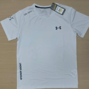 Vit Under Armour t-shirt HeatGear -  vit t-shirt från Under Armour Heat-Gear (M) (Nyskick med lapp)
