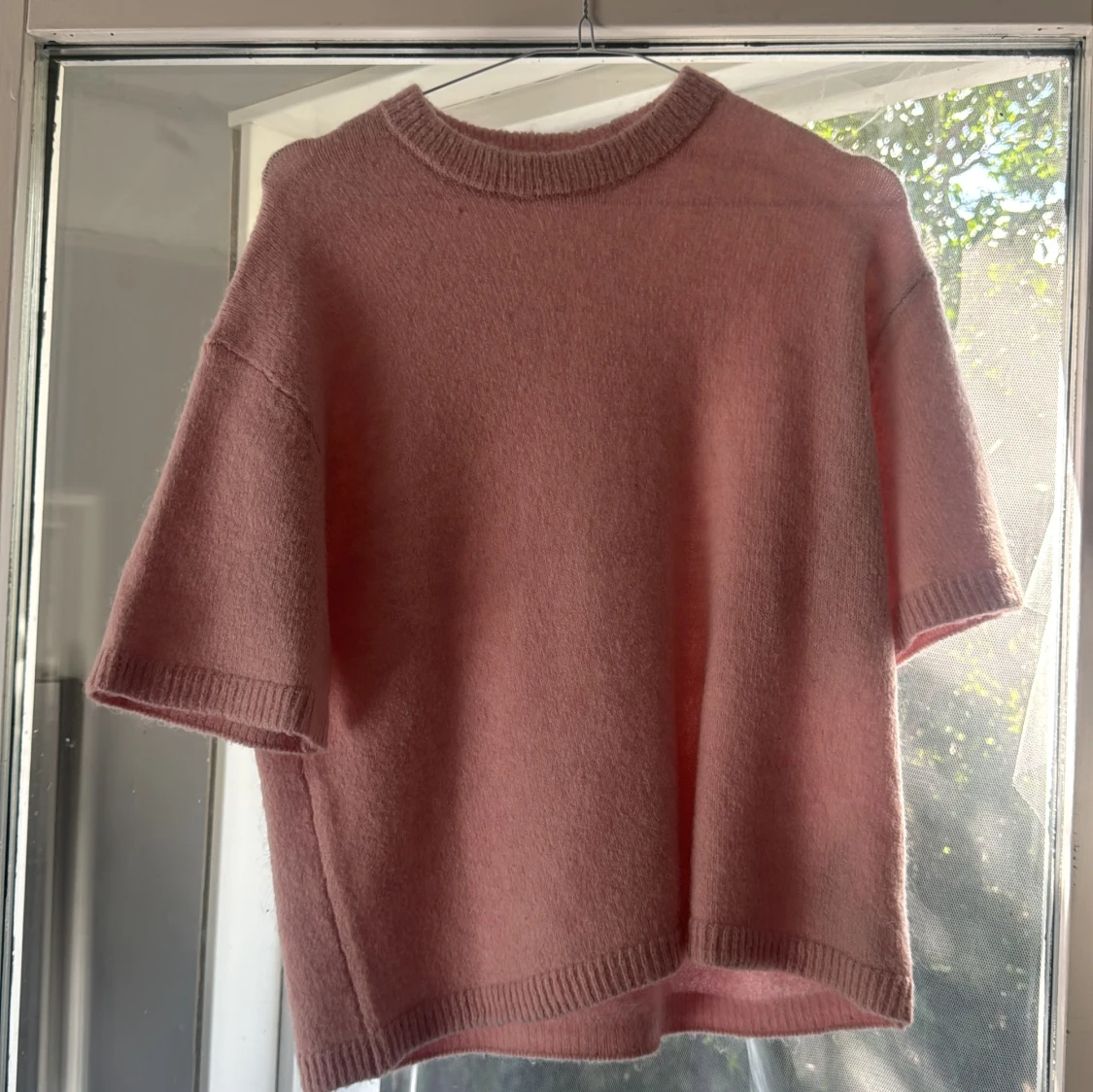 Rosa stickad t-shirt - 1