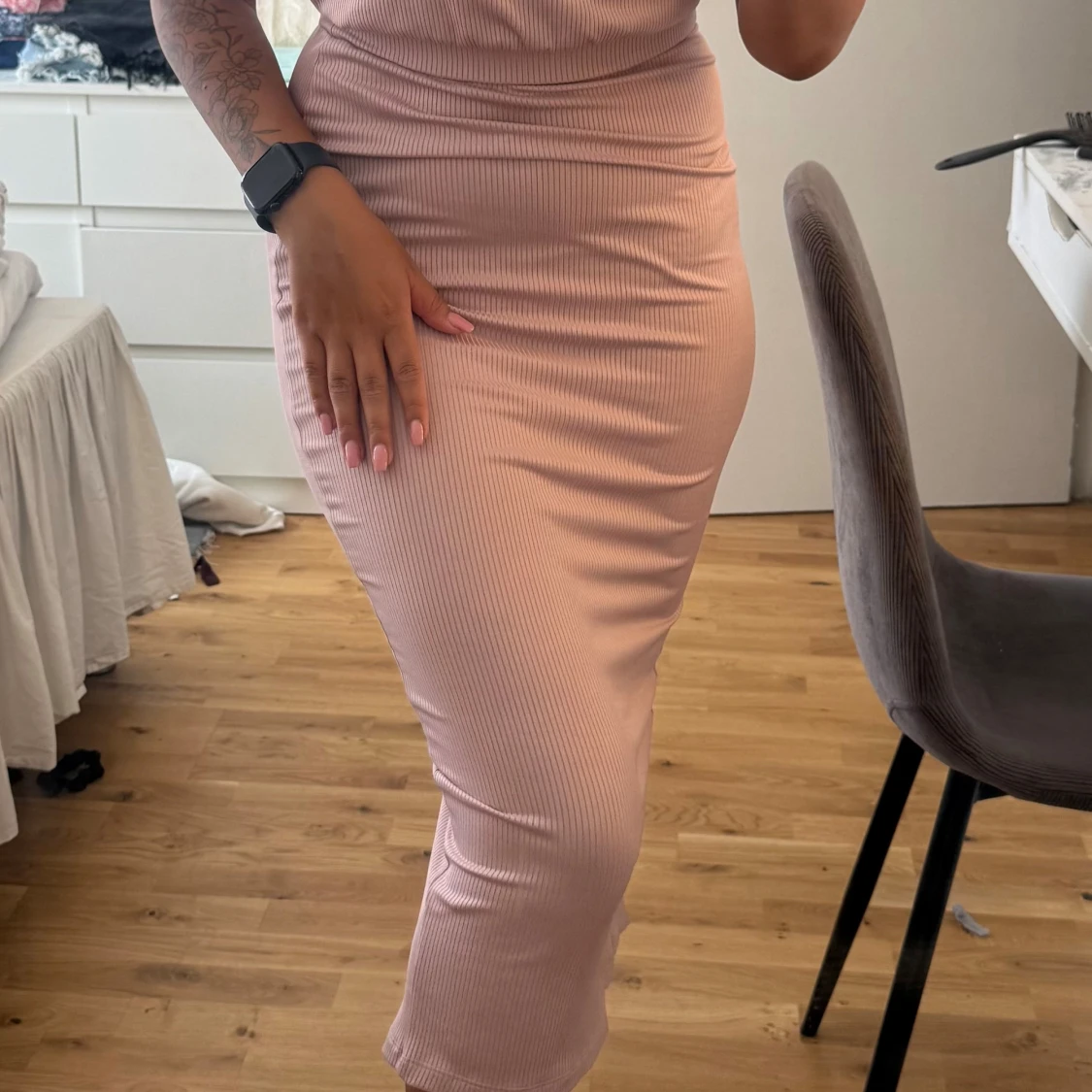 Rosa ribbad långklänning - 1