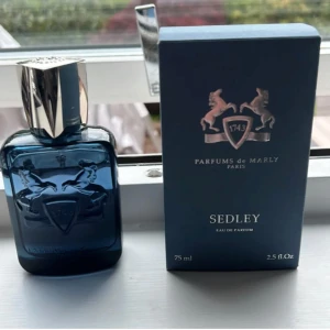 Parfums De Marly Sedley 75 ml - Säljer en relativt oanvänd Parfums de Marly Sedley, fin och fräsch doft. Ca 70 av 75 ml kvar i flaskan