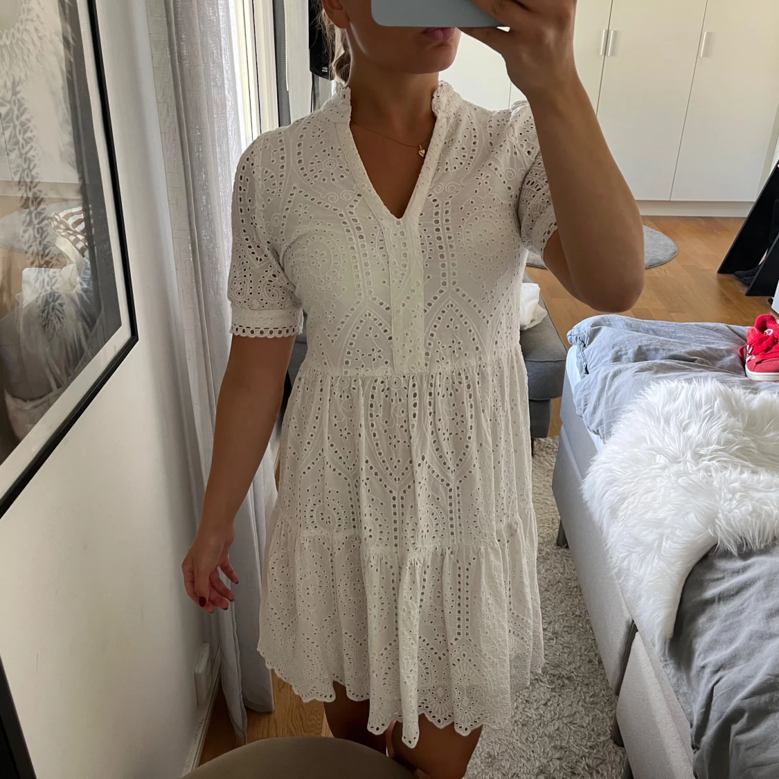 Vit broderad kortklänning i bomull från mango - 1