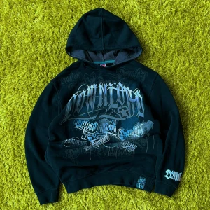 Y2K Graffiti design hoodie - Y2K graffiti design hoodie Fits M Stylish design  Very comfy material  No flaws  ♻️All pictures are taken on green “grass” carpet as Hygiene is my priority♻️  For more information text me in private messages  #Y2KFashion # Y2KHipHop #BaggyClothes #Streetwear #VintageStreetwear #2000sStyle #RapFashion #ThrowbackStyle #OldSchoolHipHop #BaggyJeans #Y2KOutfit #HipHopAesthetic #RetroStreetwear #VintedFinds #OversizedFashion #UrbanWear #2000sVibes #TrendyVintage #RareStreetwear #VintedStyle