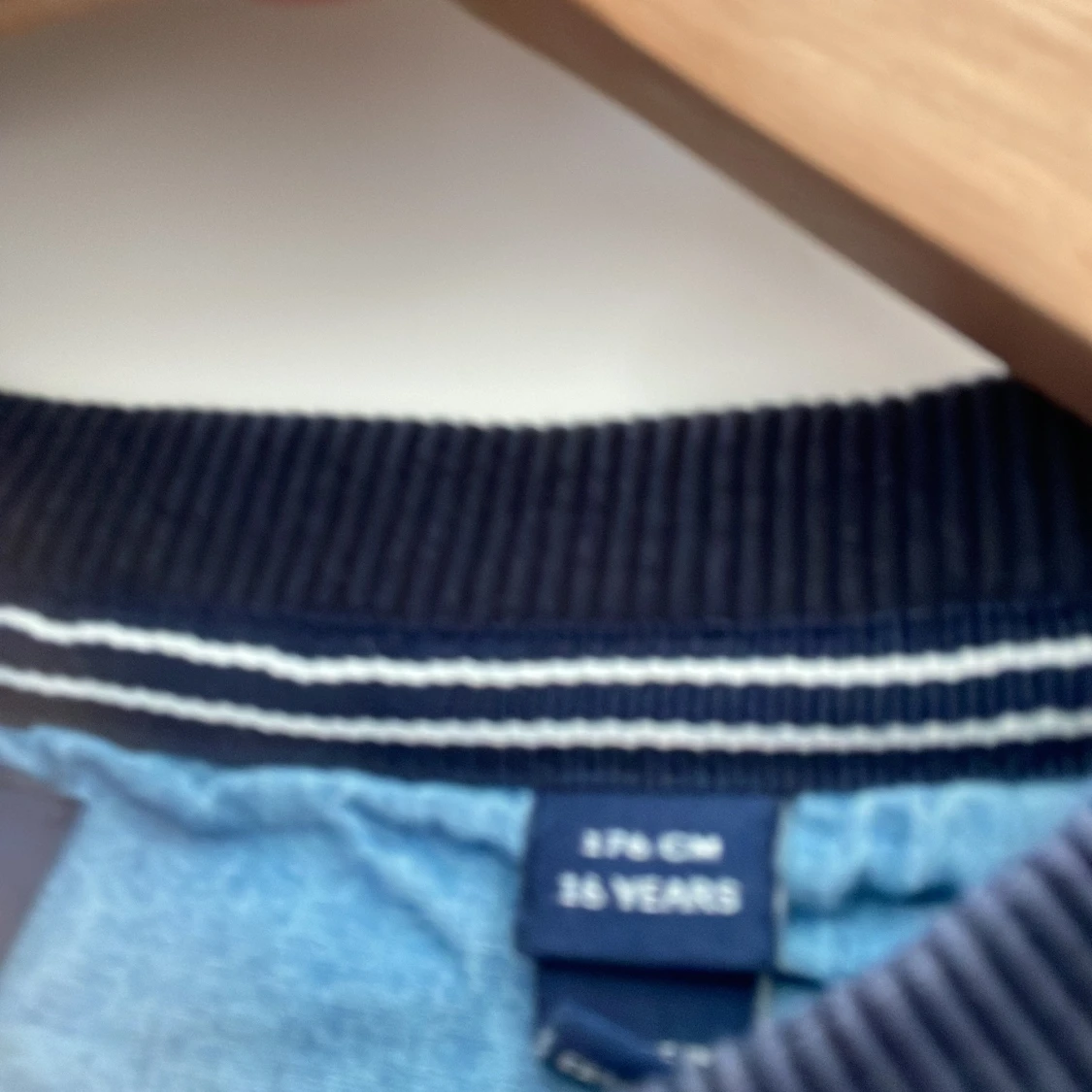 Mörkblå sweatshirt från GANT - 3