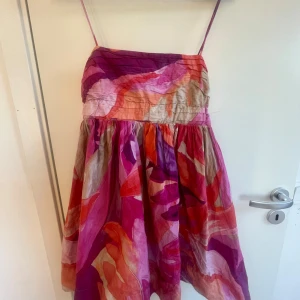  Klänning H&M - Fin sommarklänning från hm. Storlek s, bra skick. 