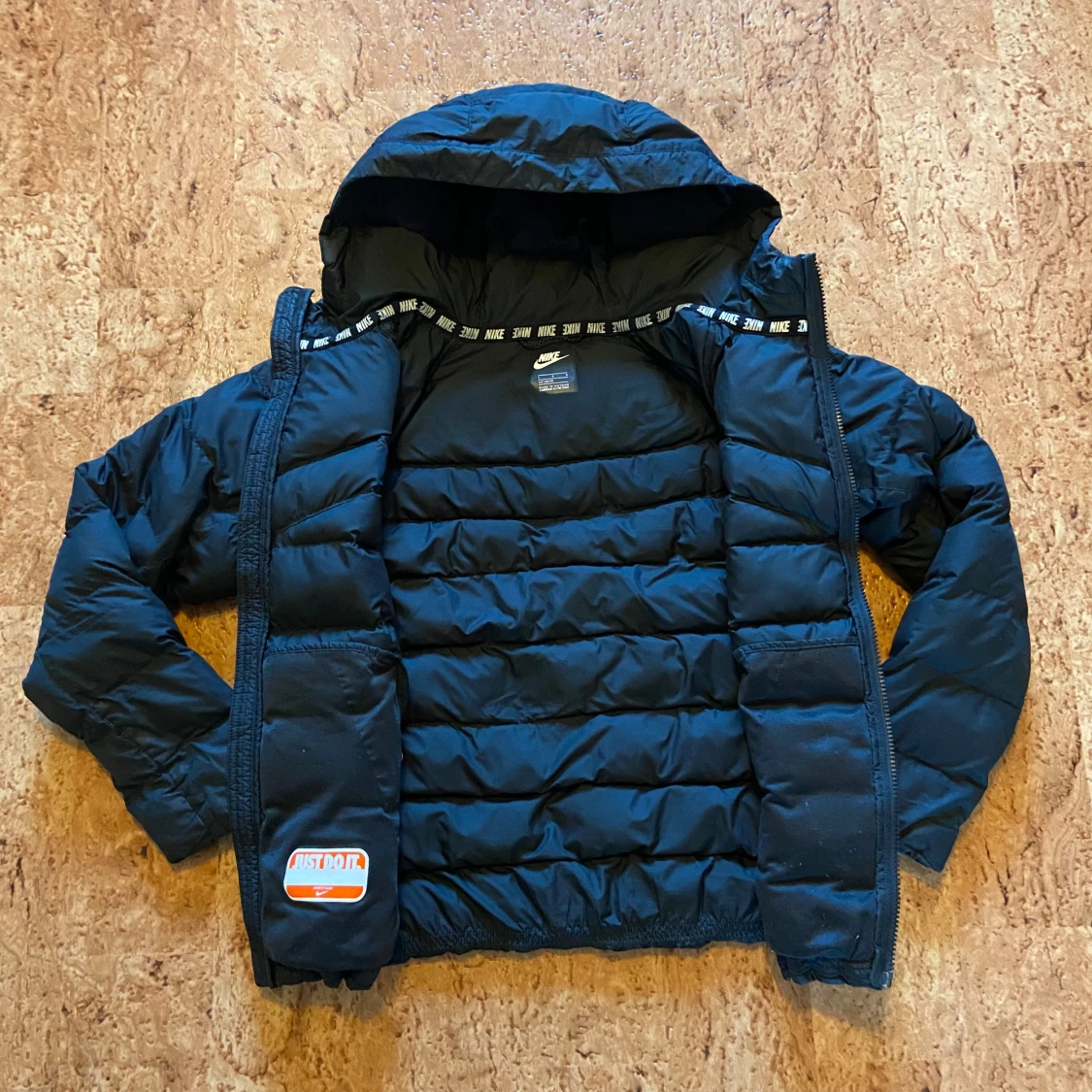 Svart pufferjacka från Nike - 1
