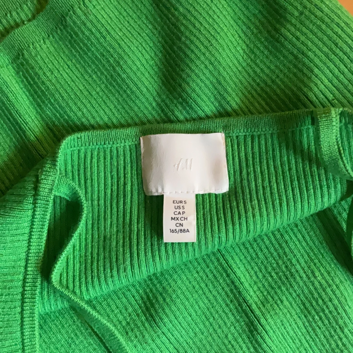 Grön ribbad linnetopp från H&M - 2