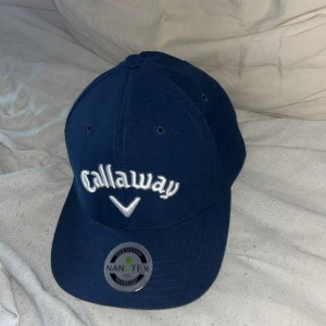 Mörkblå Callaway keps Nanotex - Snygg mörkblå keps från Callaway . 10/10 skick använd 2 gånger  