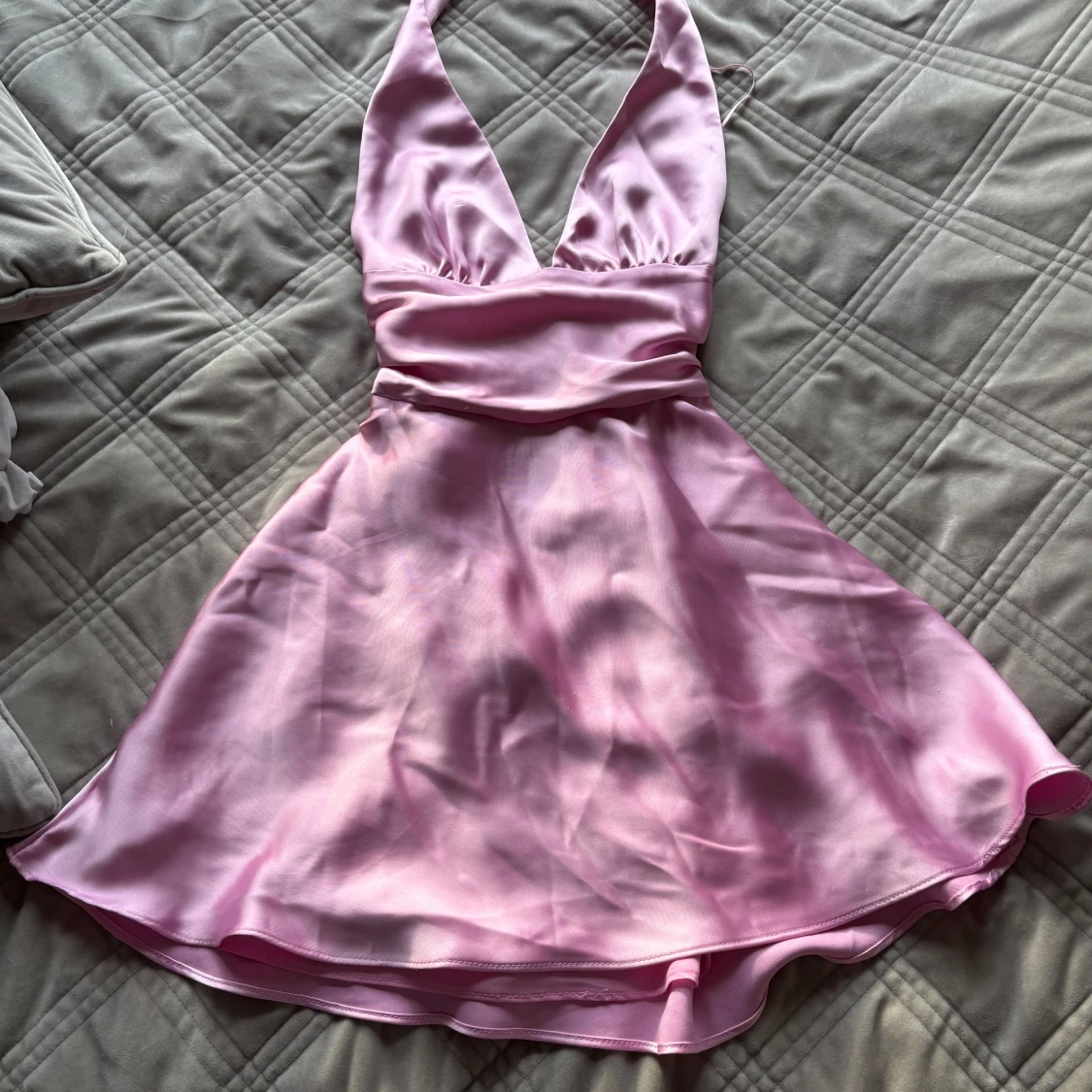 Rosa halterneck klänning från Zara