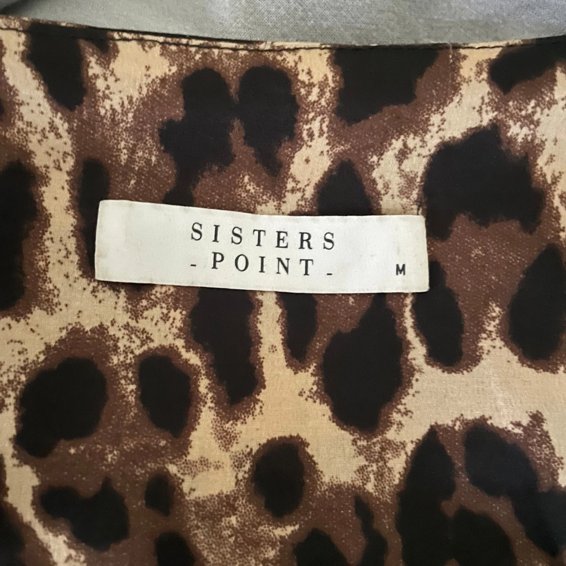 Leopardmönstrad linnetopp Sisters Point - 2