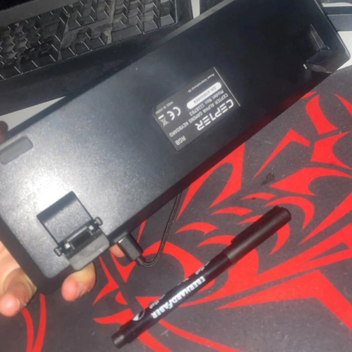 Alpha tangentbord jätte bra skick med fina knapp ljud som låter jätte skönt  - 1