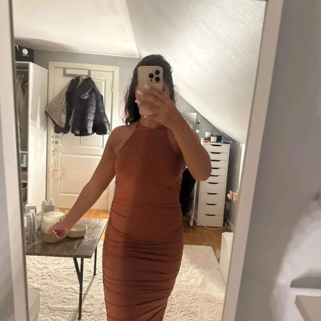 Brun långklänning med halterneck - 2