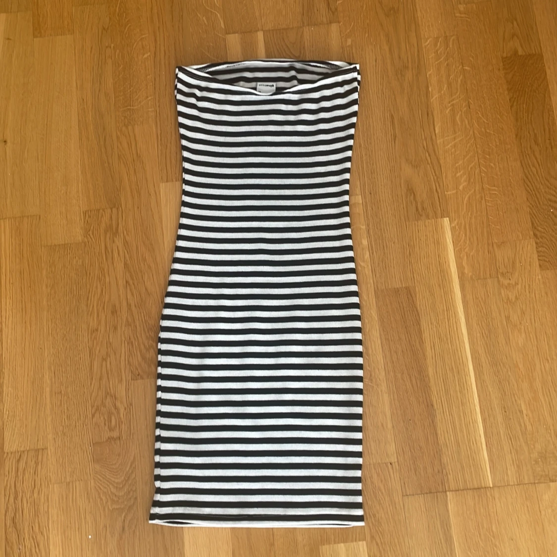 Randig tubklänning från Gina Tricot XS - 1