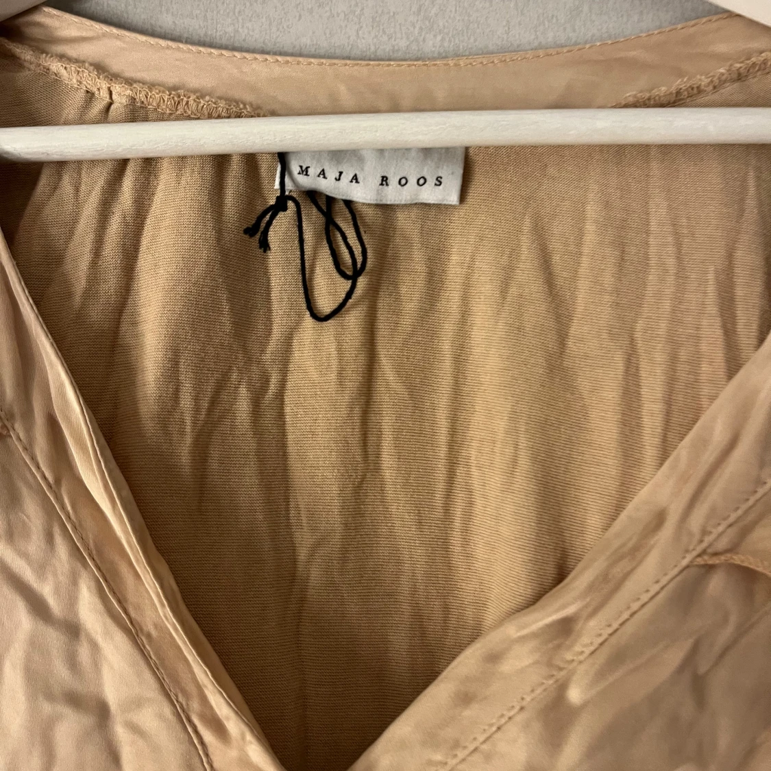 Beige volangskjorta från Maja Roos - 3