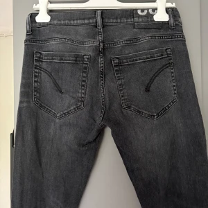 Dondup George  - Dondup jeans i modellen George dom är i bra skick köpta 2025. Bara att fråga vid minsta lilla fundering.