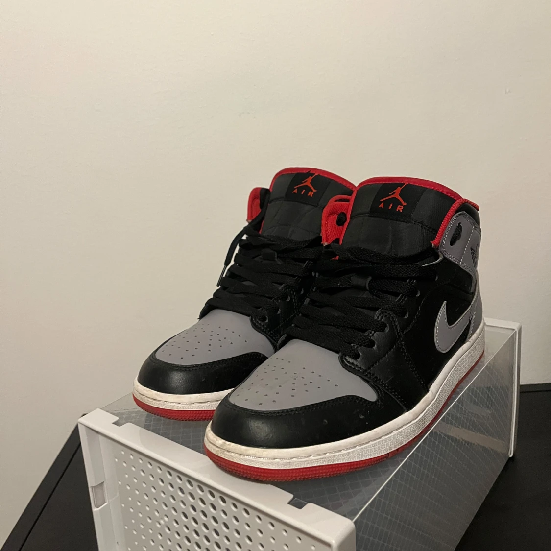 Nike Air Jordan 1 Mid Svart/Grå/Röd - 4