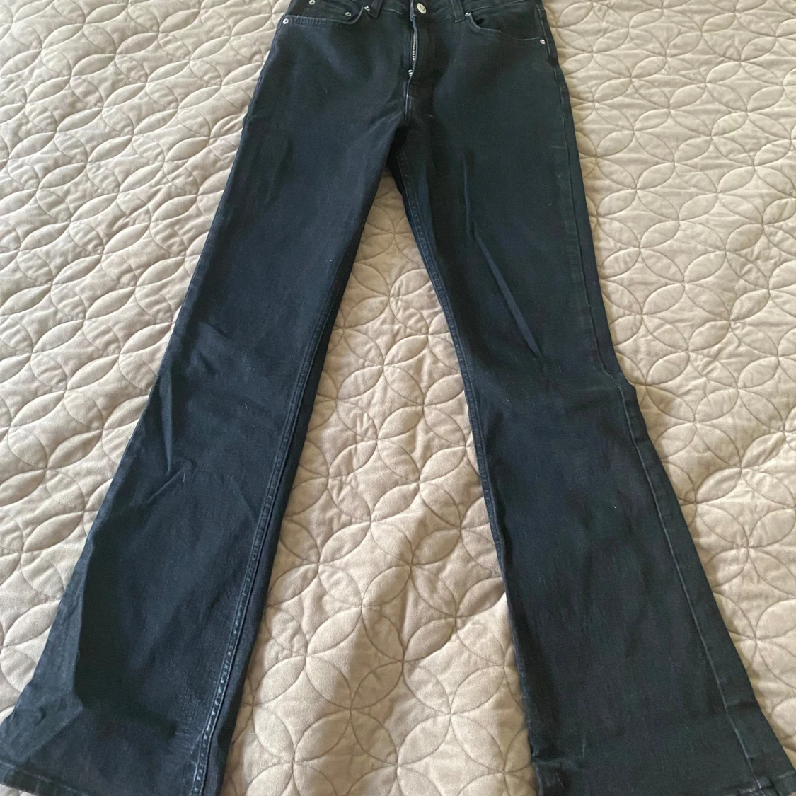 Svarta bootcut/flare jeans - 1