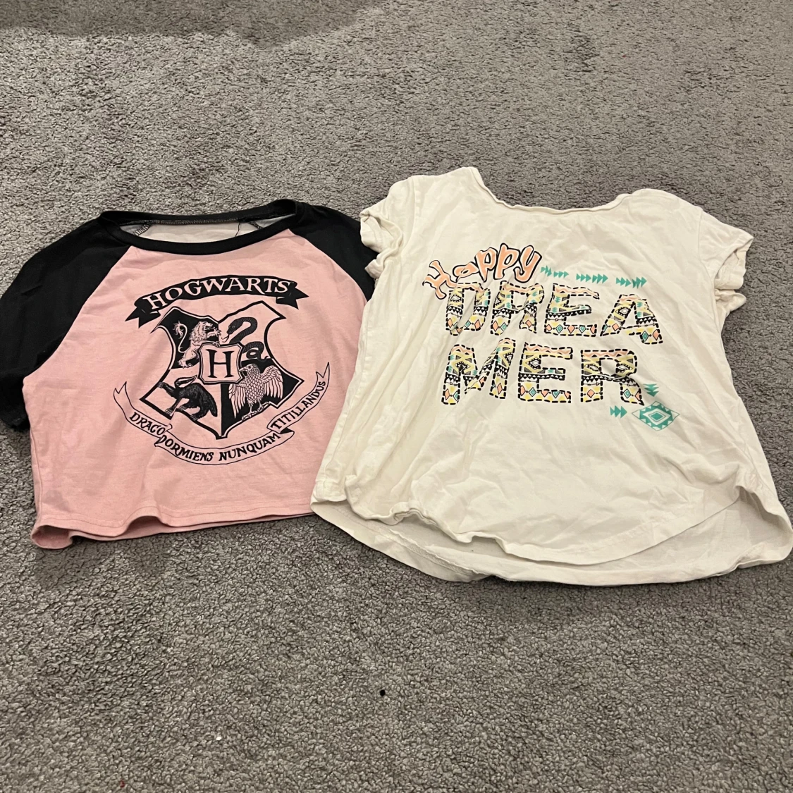 2 t-shirts: Hogwarts & Happy Dreamer