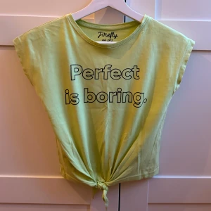 Grön knyt-topp från Firefly - Säljer min fina gröna topp!!💓💓skriv för fler bilder❣️❣️