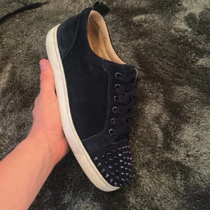 Christian Louboutin  - Nypris 10 00kr! Skick 9/10! Självklart äkta! Inget og medföljer!