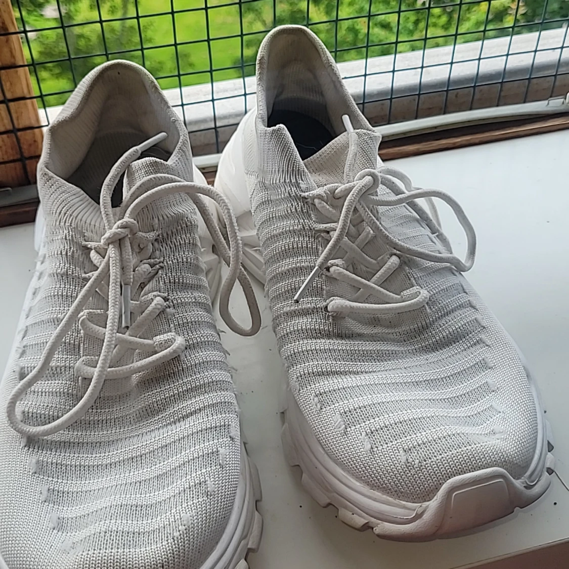 Vita chunky sneakers med stickad ovandel - 1