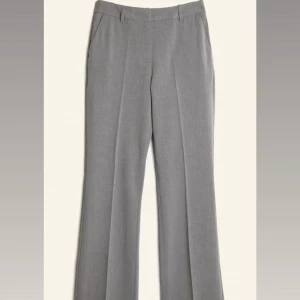 Grå kostymbyxor från Bik Bok - VILMA MÈLANGE KOSTYMBYXA MED MEDELHÖG MIDJA, !Nyskick!