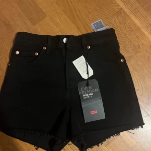 Svarta Levi's Ribcage shorts jeans - Aldrig använda storlek S
