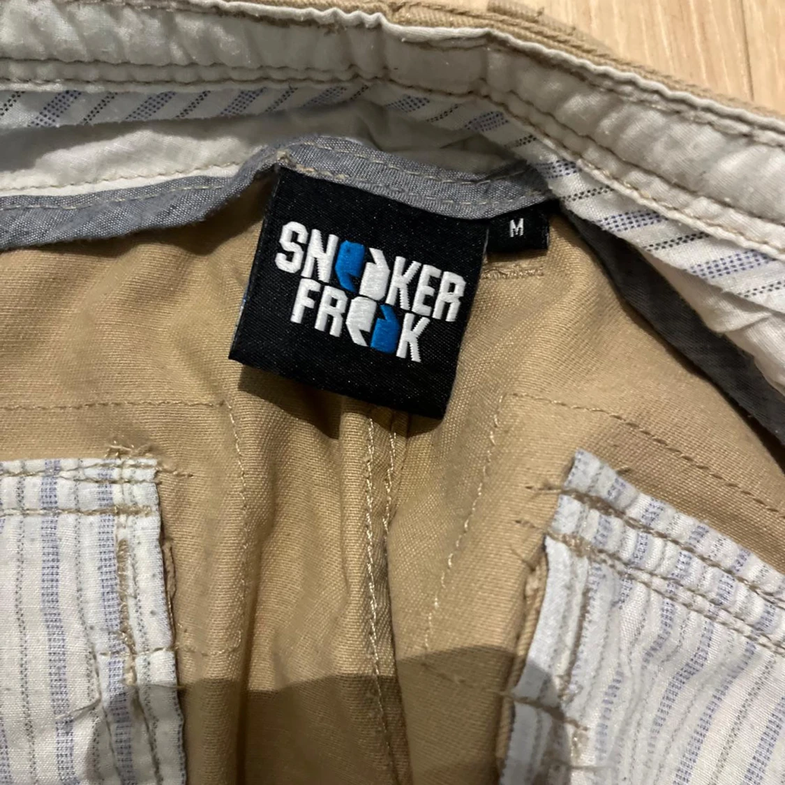 Beige cargo shorts  - 3