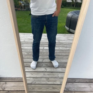 Tommy Hilfiger Jeans - | Säljer ett par feta jeans från Tommy Hilfiger i modell Scanton | Väldigt sköna utan skador | Skick 9/10 sparsamt använda | Storlek W33 L32 | Nypris 1 400 säljer för 199 |  