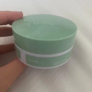 Ögon mask  - Säljer under ögon mask, en hel bruk, säljer då spaden inte kom med när jag köpte den! Säljer denna för 30kr + frakt! 