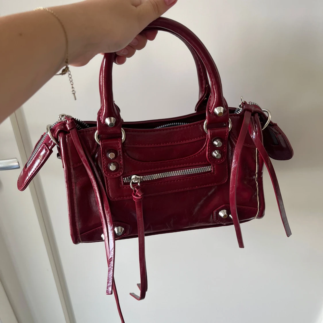 Vinröd handväska - 1