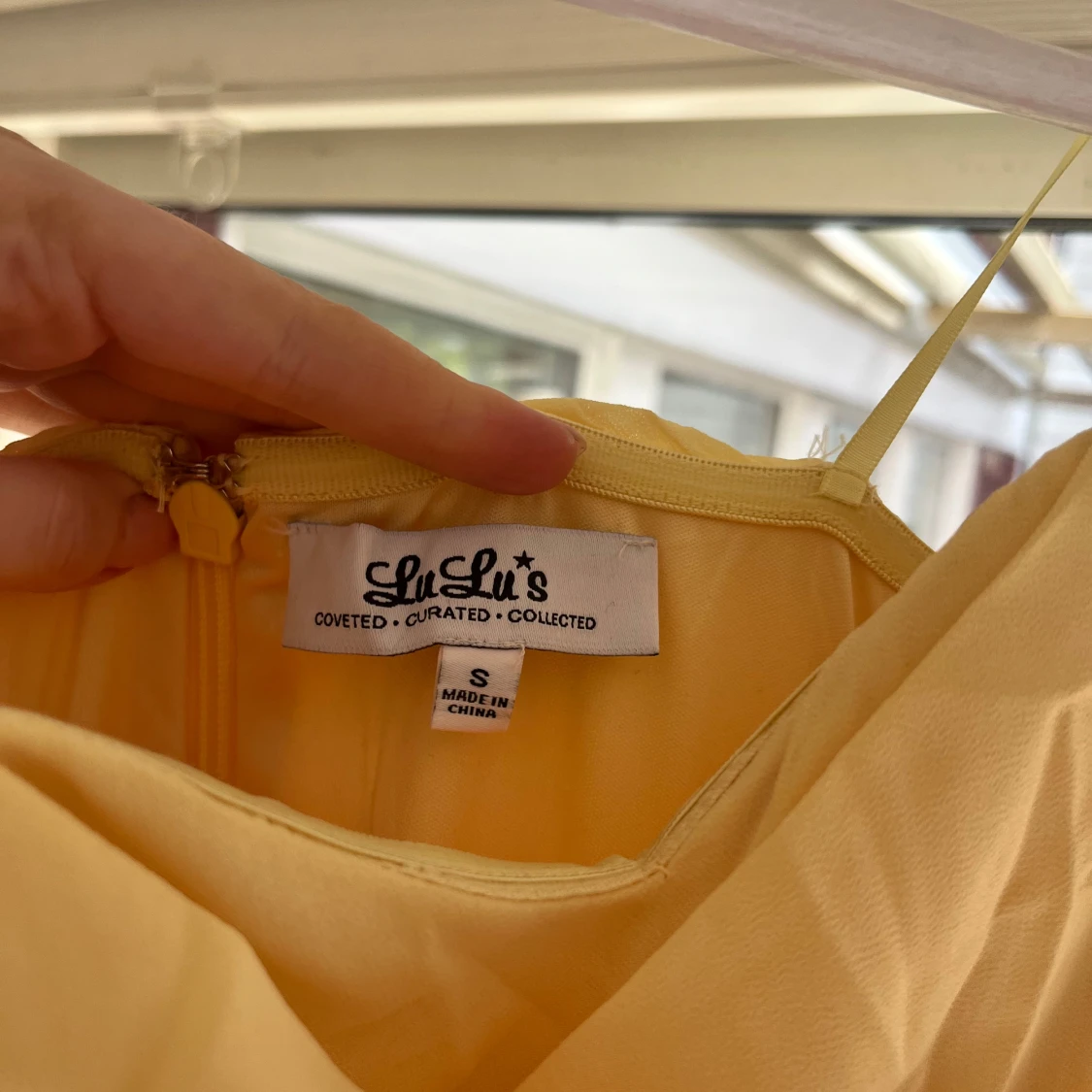 Gul långklänning från LuLu's - 3