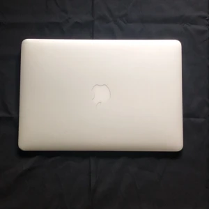 MacBook Air - Säljer en MacBook Air som kan användas till arbete eller liknande, laddare ingår och battery cycle 934