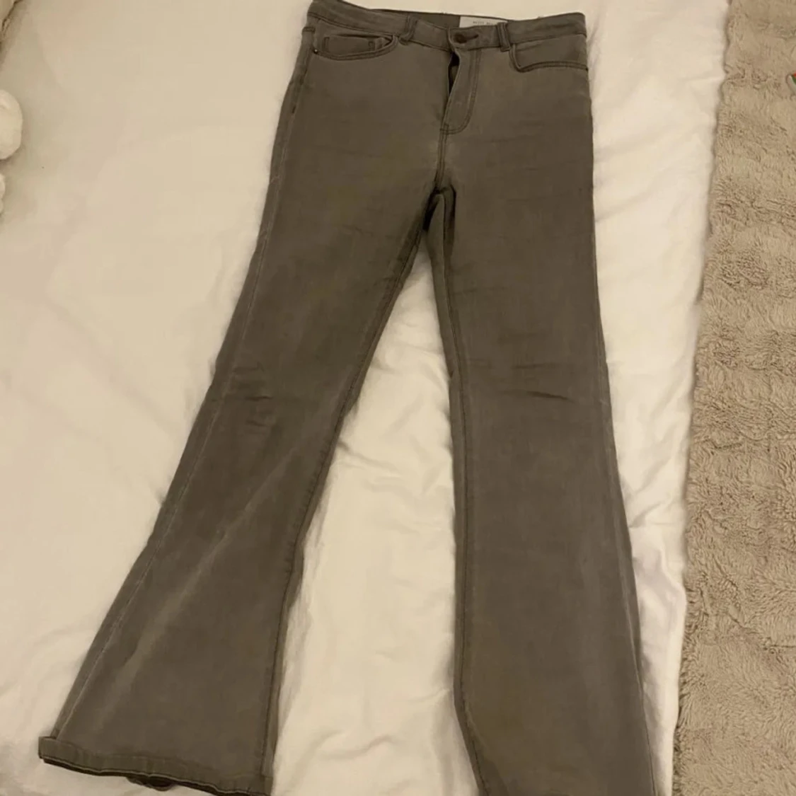 Grå bootcut jeans med stretch - 1