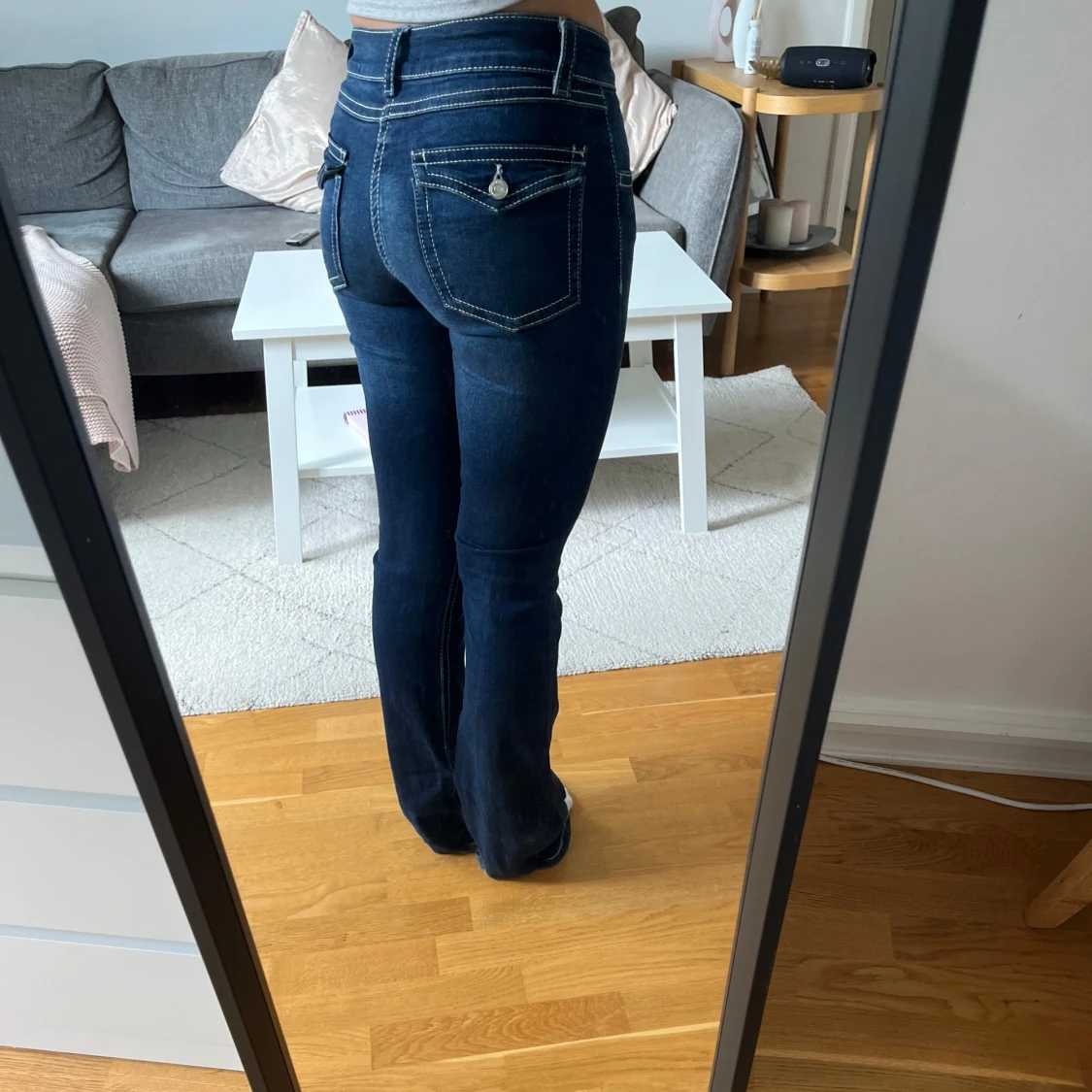 Mörkblå bootcut jeans med kontrastsömmar - 2