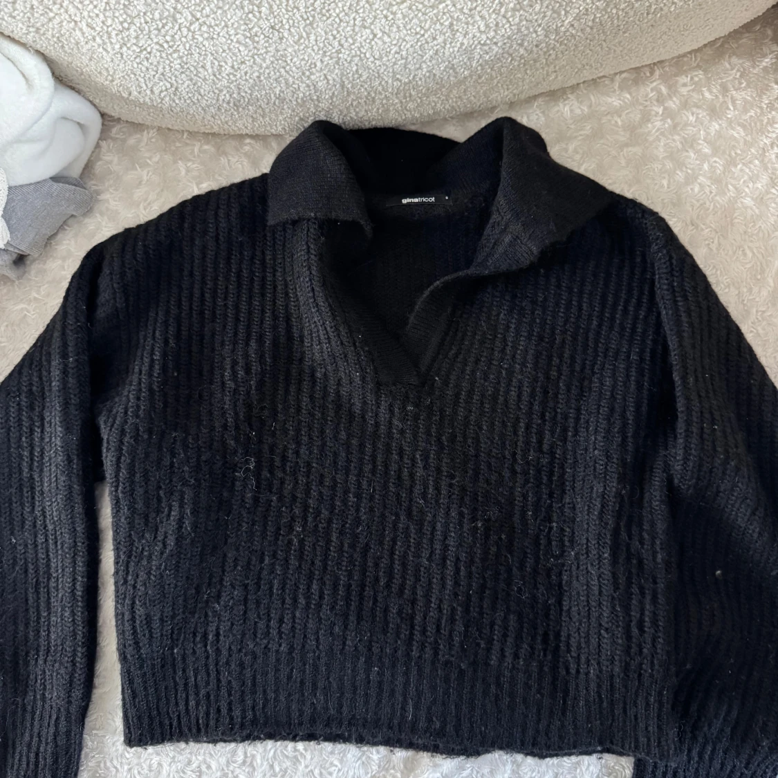 Svart stickad polotröja Gina Tricot - 1