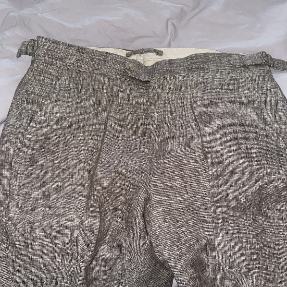 Grå linneshorts från John Henric - 4