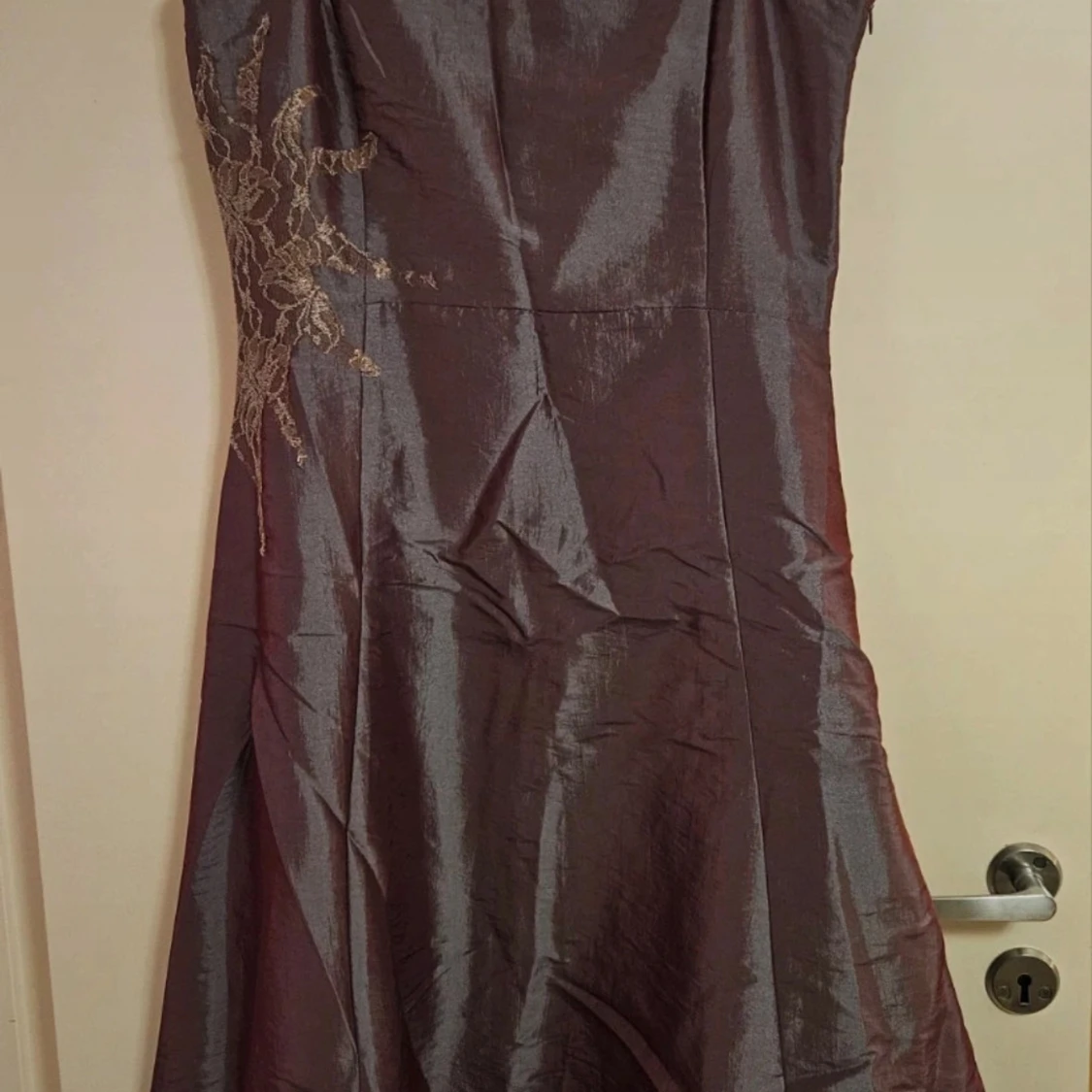 Lila festklänning från Vila