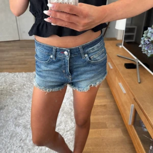 Lågmidjade jeansshorts - Snygga lågmidjade jeansshorts från h&m
