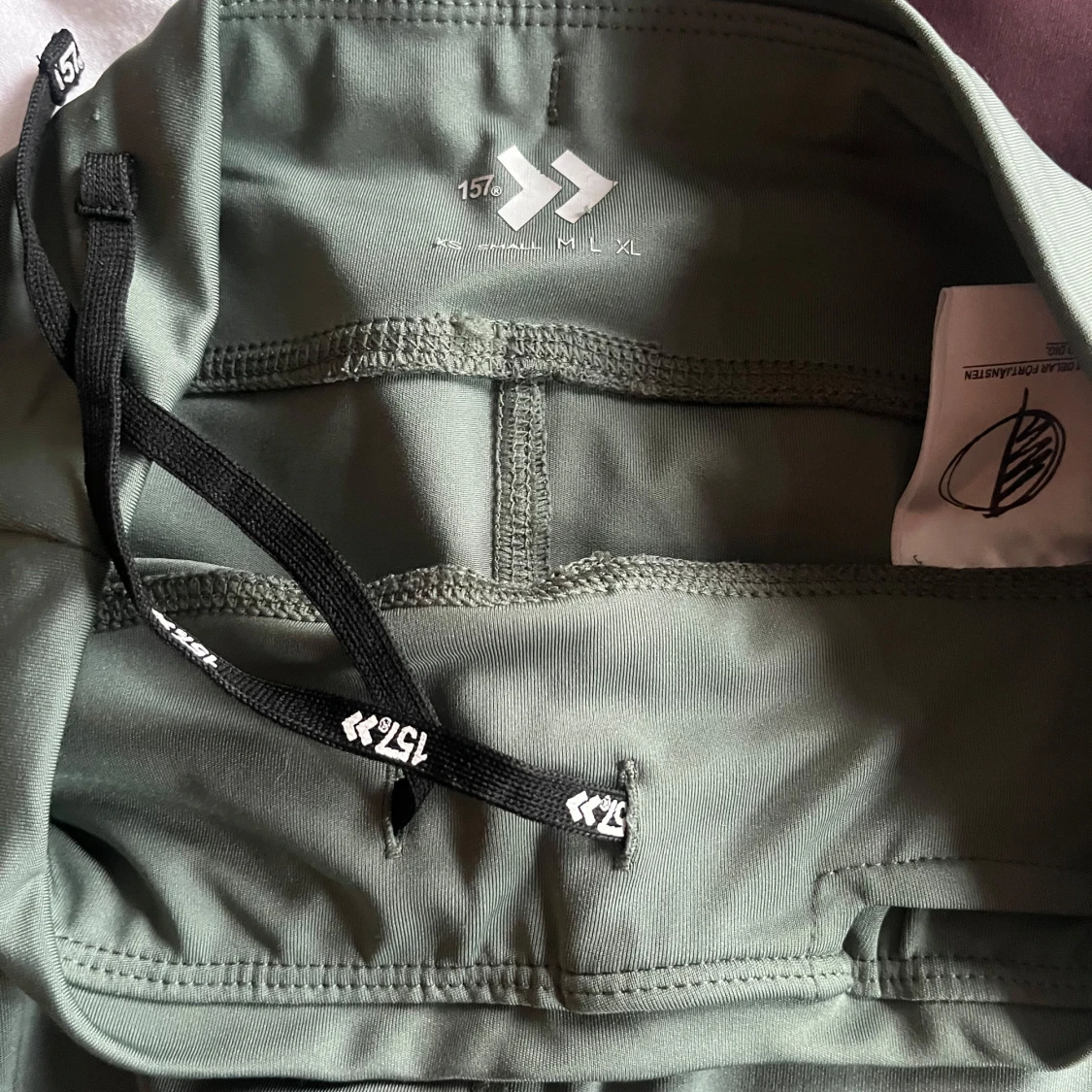 Två st träningsbyxor - 1